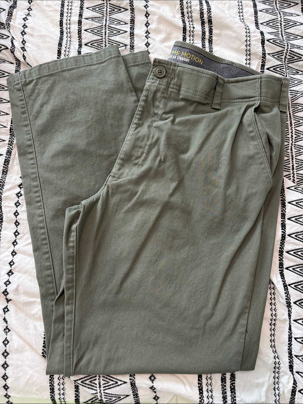 Lee Men's Olive Green Straight Chinos